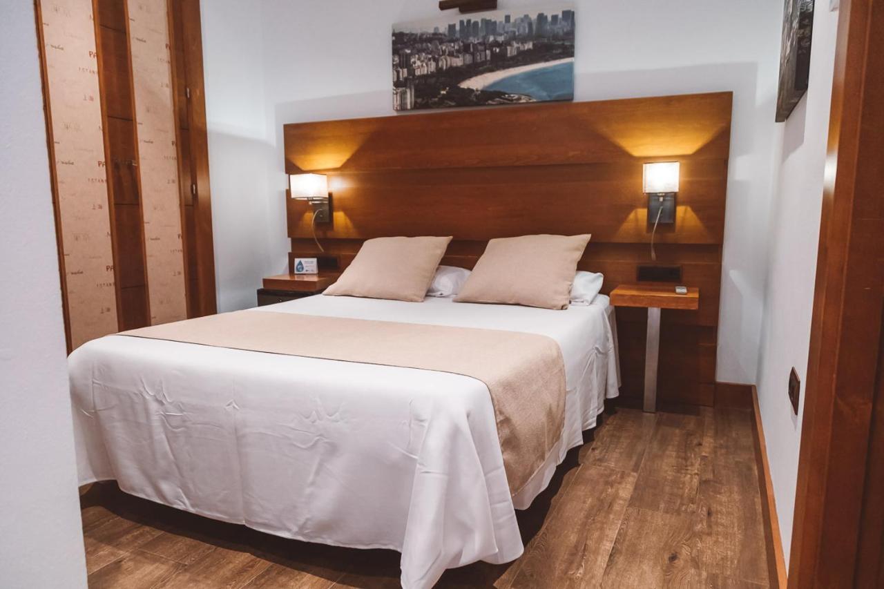 Ferreira Hostal Boutique โกนิล เด ลาฟรอนเตรา ภายนอก รูปภาพ