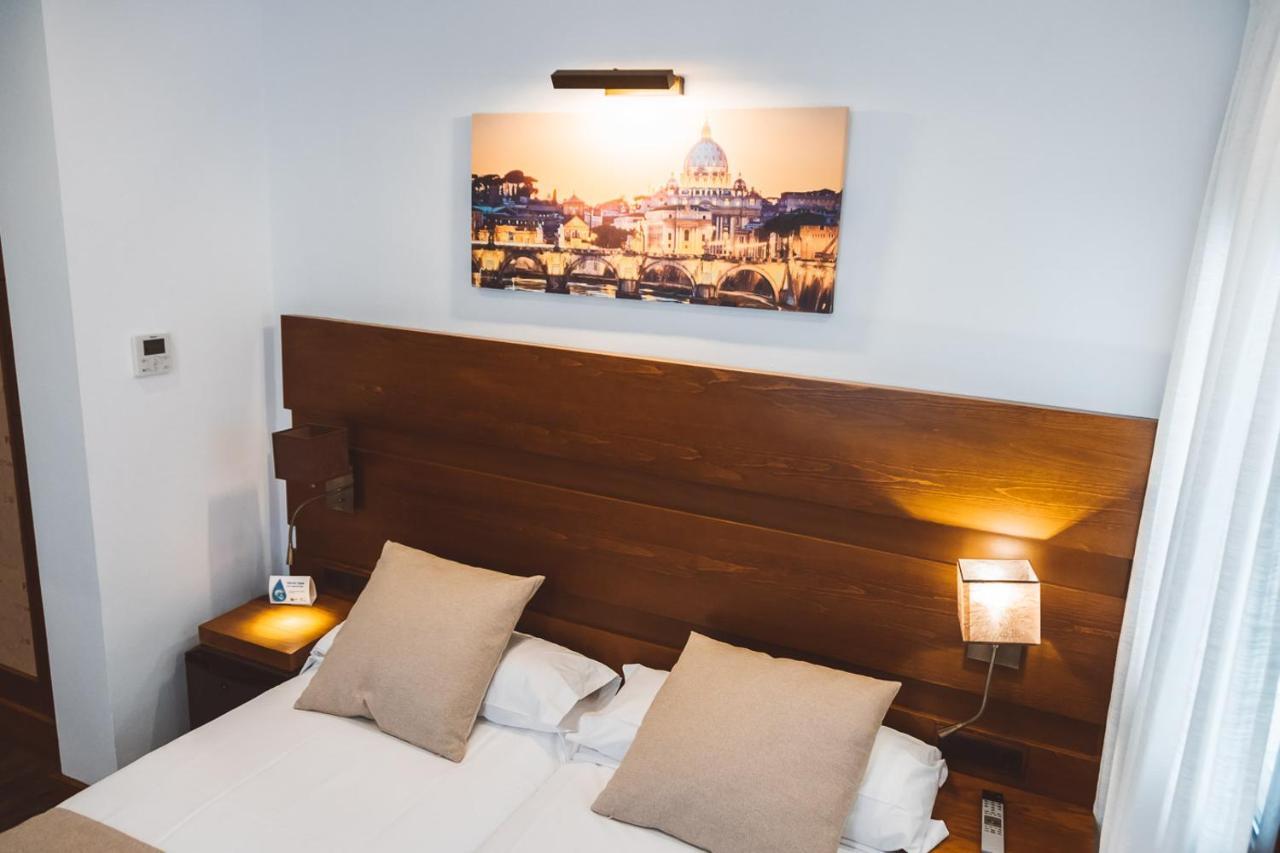 Ferreira Hostal Boutique โกนิล เด ลาฟรอนเตรา ภายนอก รูปภาพ