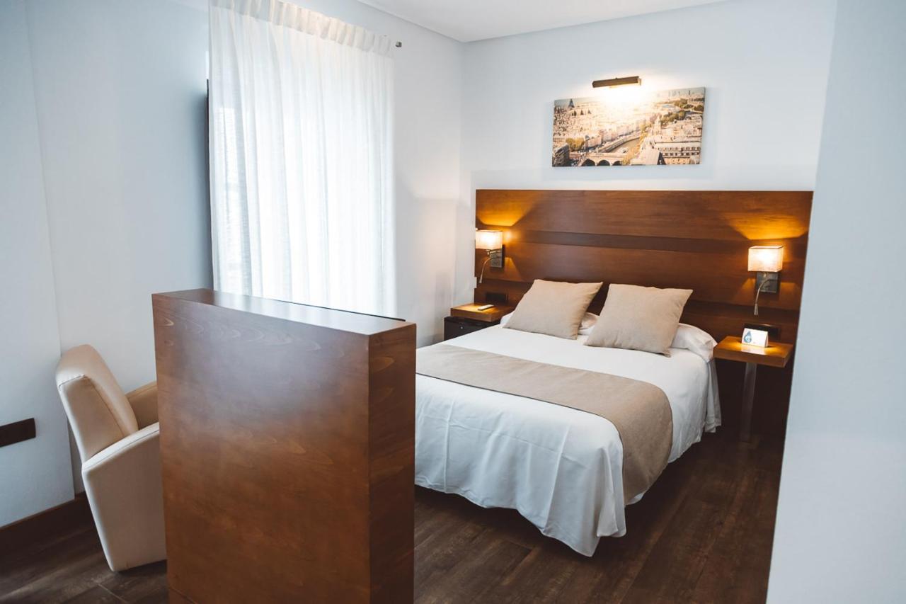 Ferreira Hostal Boutique โกนิล เด ลาฟรอนเตรา ภายนอก รูปภาพ