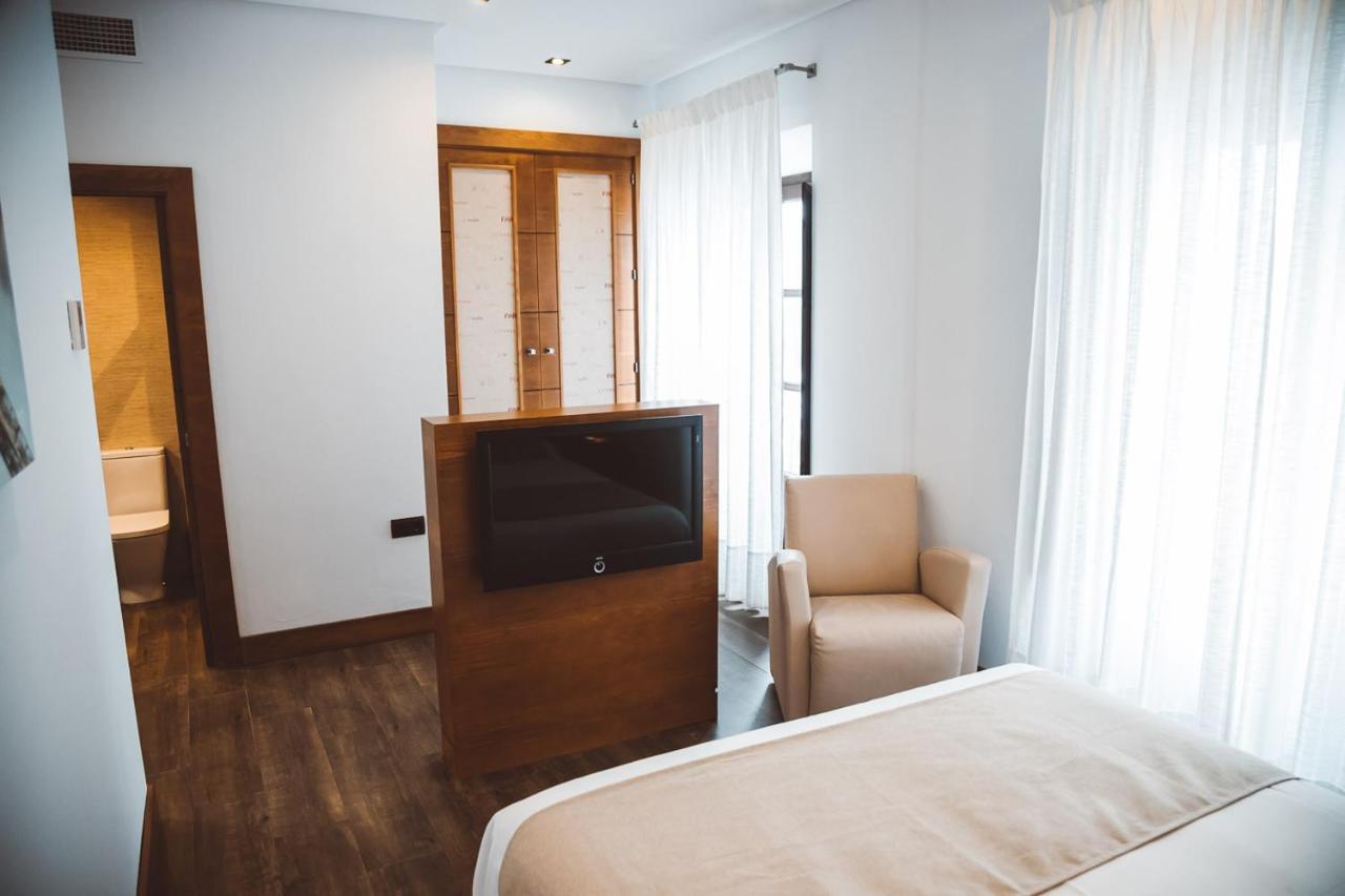 Ferreira Hostal Boutique โกนิล เด ลาฟรอนเตรา ภายนอก รูปภาพ