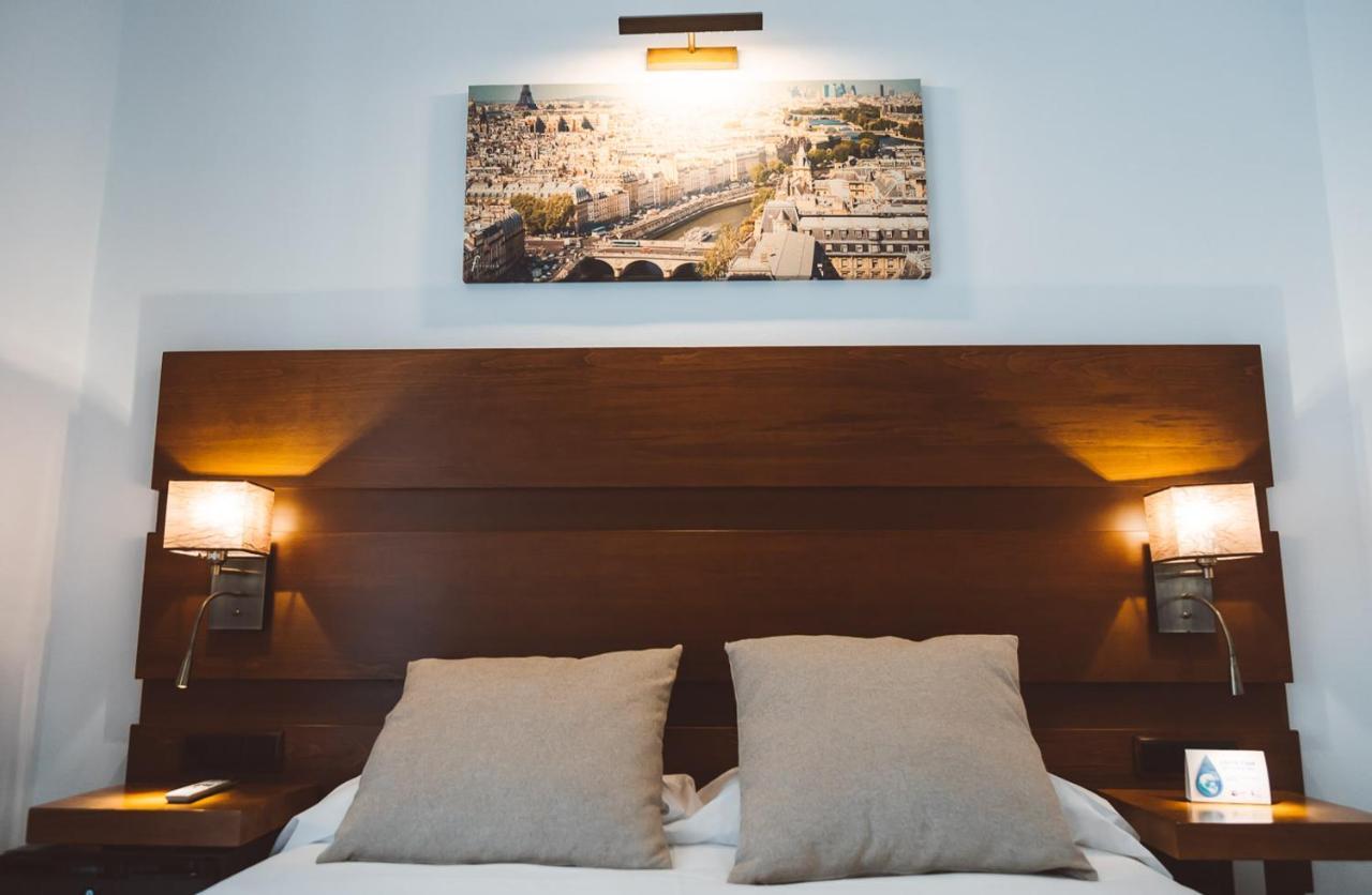 Ferreira Hostal Boutique โกนิล เด ลาฟรอนเตรา ภายนอก รูปภาพ